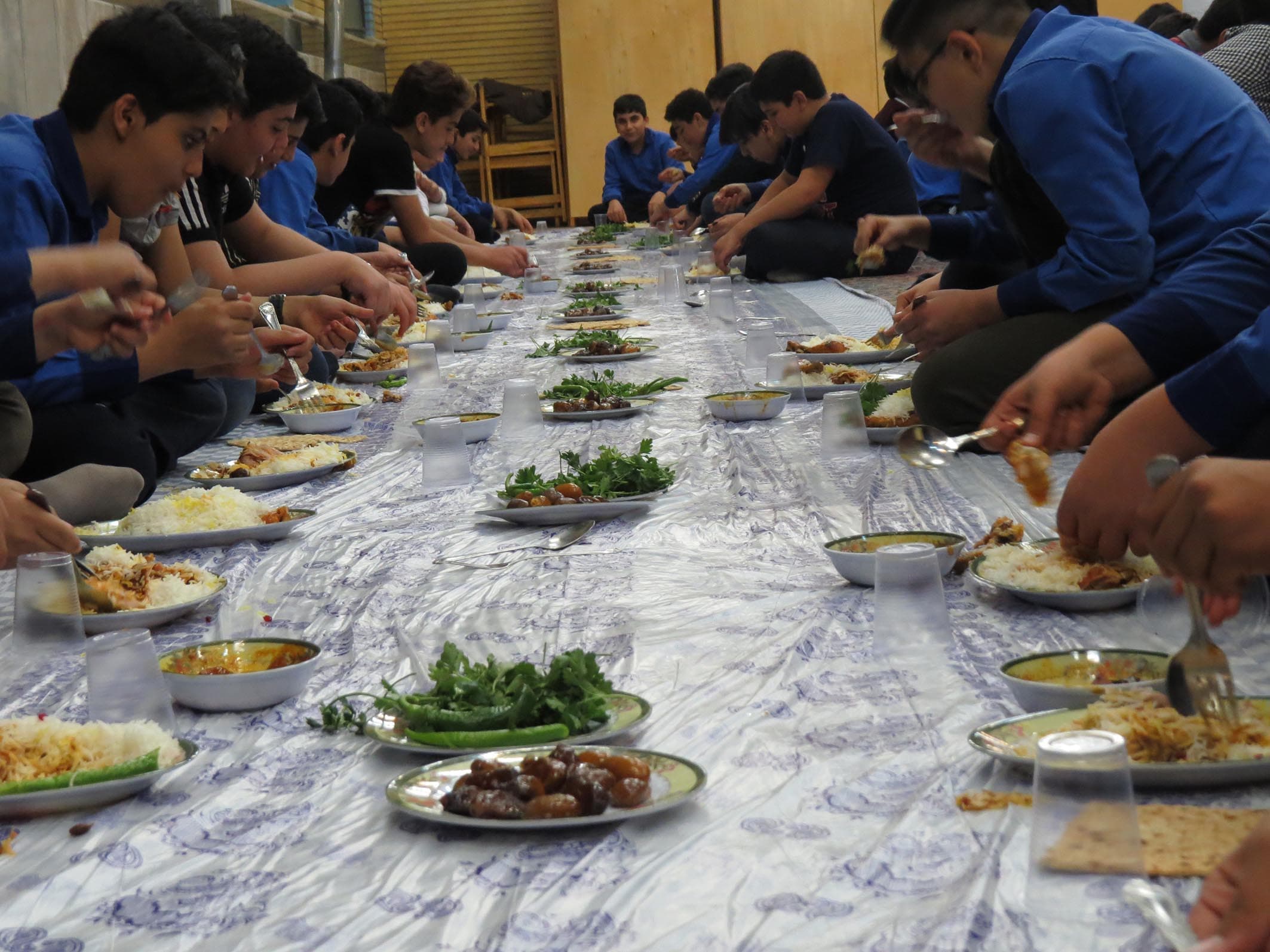 مراسم افطاری مدرسه