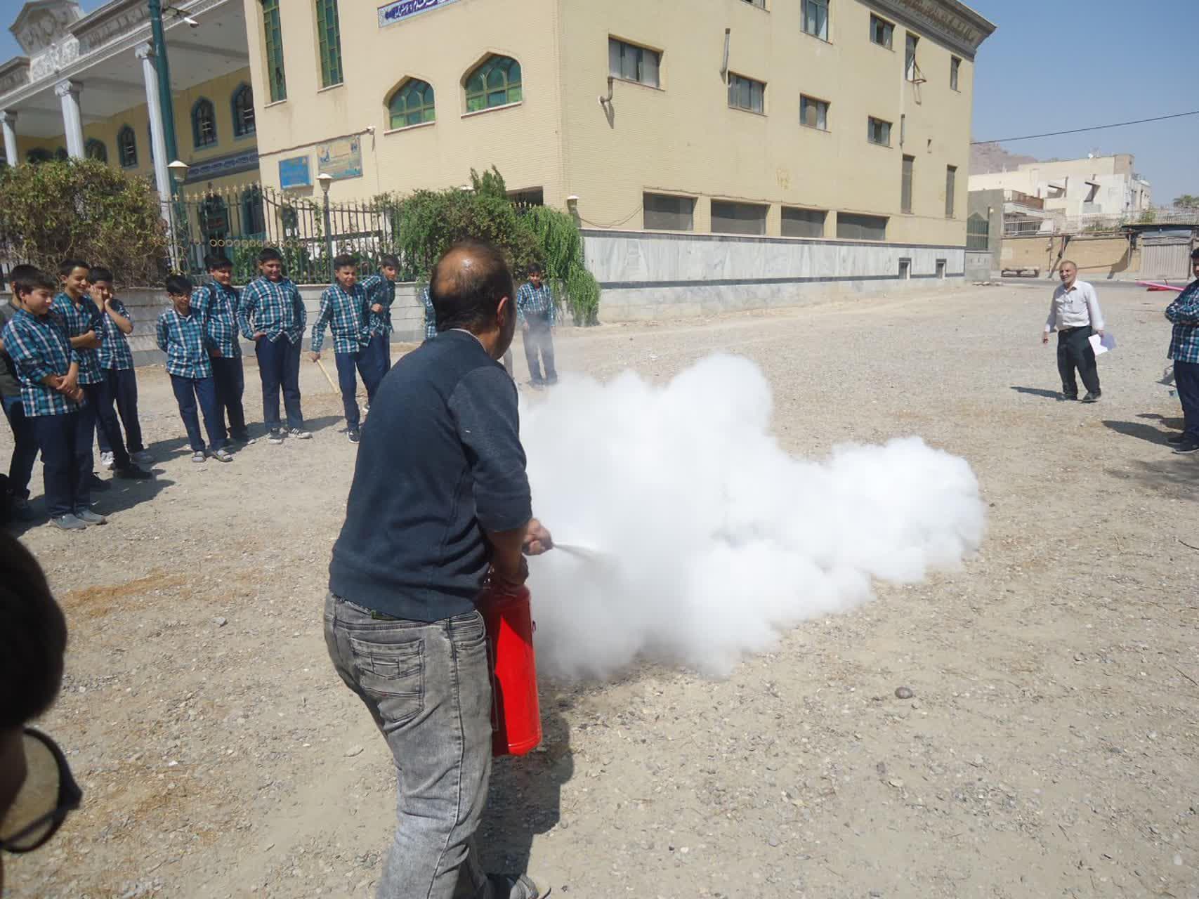 آموزش اطفای حریق در روز آتش نشان